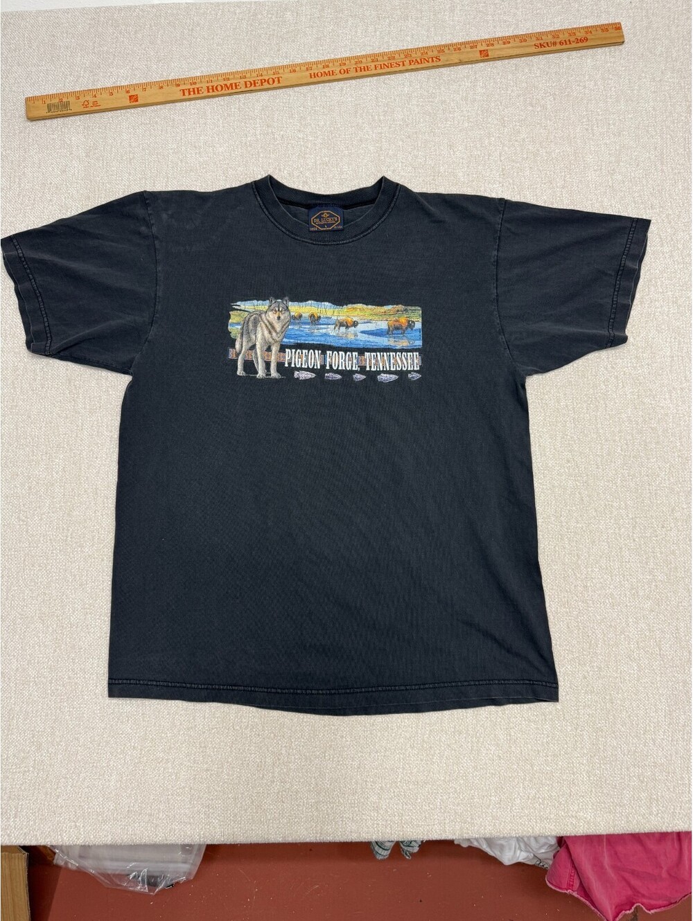 Vintage Dr. Lucky's Pigeon Forge Tennessee Wolf Bison Graphic T-Shirt Mens Size